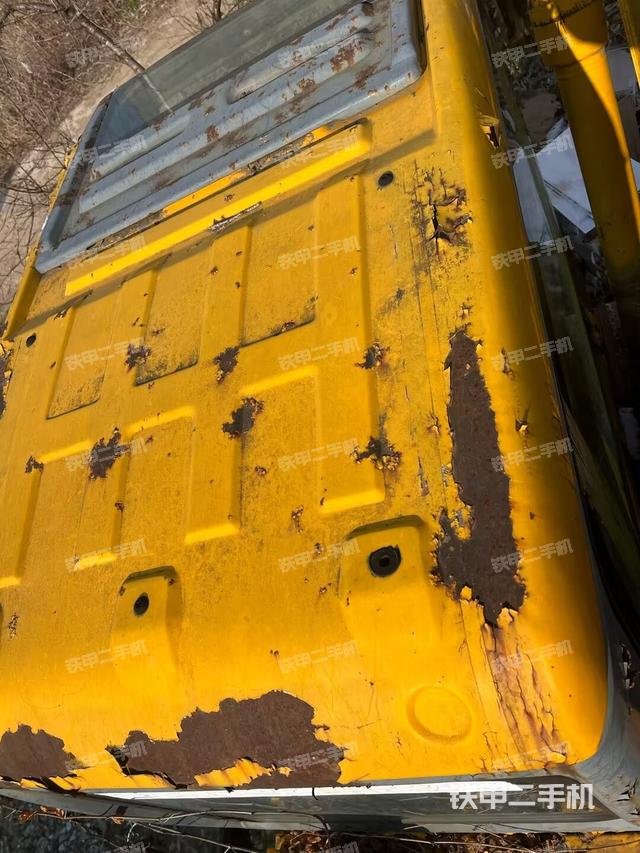 驾驶室顶部（整机外观）