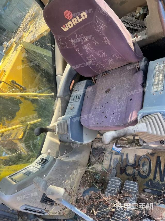 驾驶室整体（整机外观）