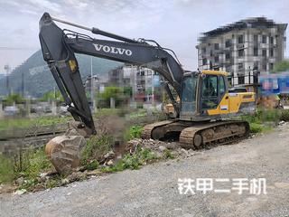 重庆沃尔沃EC200 D挖掘机实拍图片