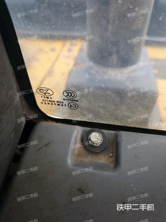 后窗玻璃角標（駕駛室部分）