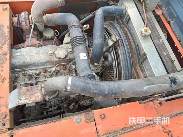 回转马达和主控阀（整机外观）