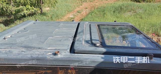 驾驶室顶部（整机外观）