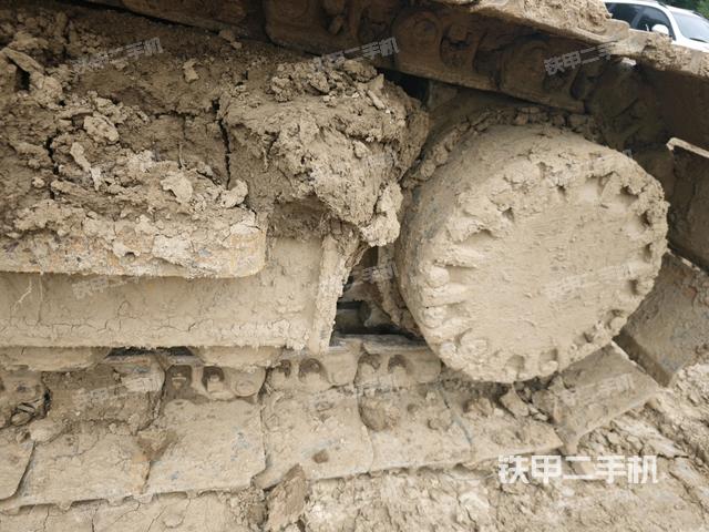 左驅(qū)動輪（行走機(jī)構(gòu)）