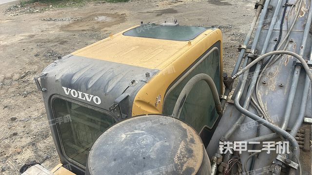 驾驶室顶部（整机外观）