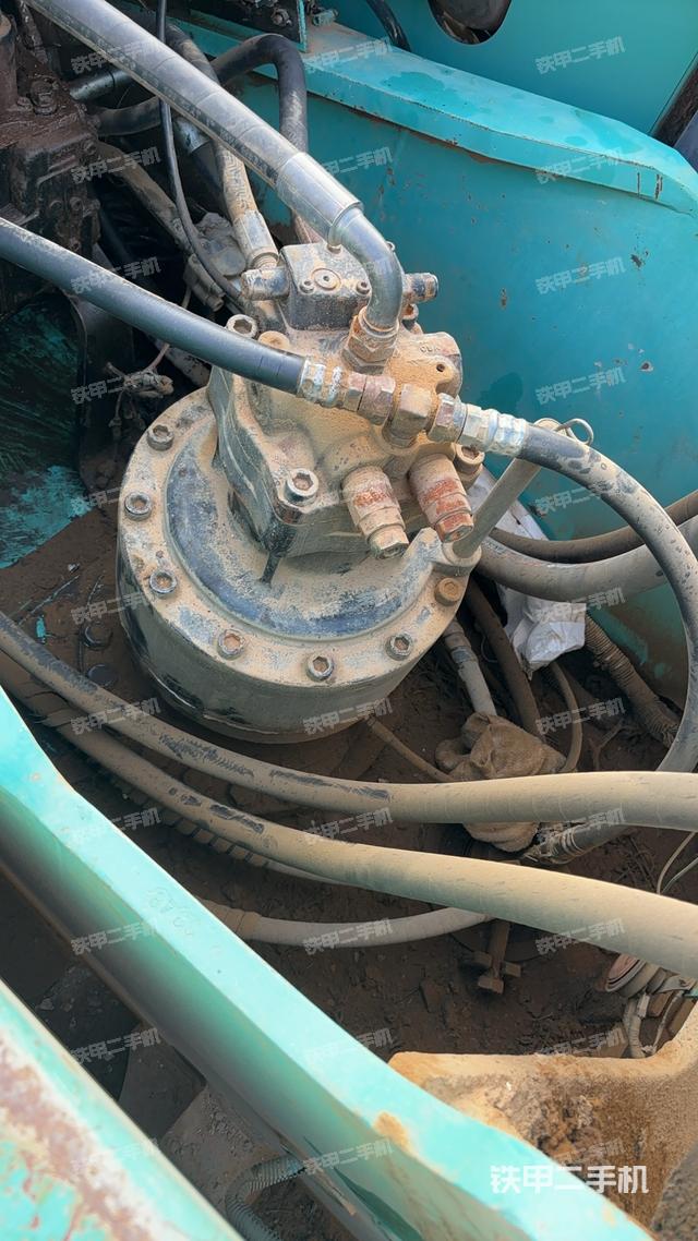 回转马达和主控阀（整机外观）