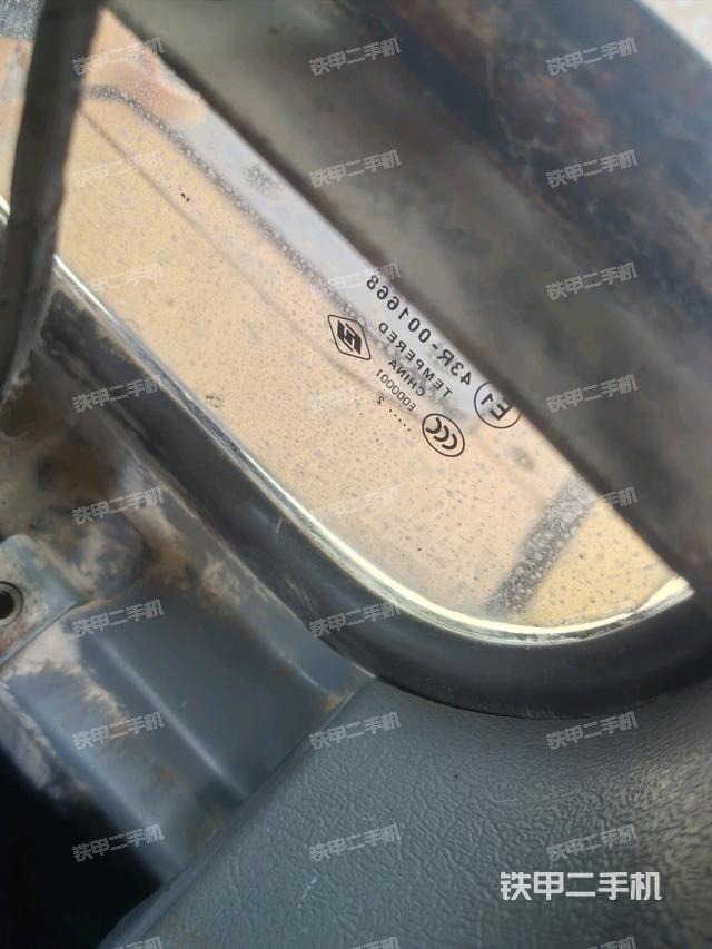 后窗玻璃角標（駕駛室部分）