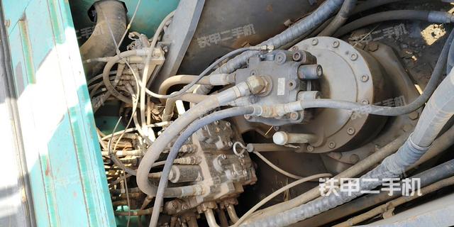 回转马达和主控阀（整机外观）