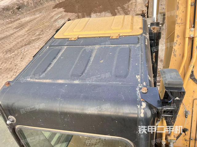 驾驶室顶部（整机外观）