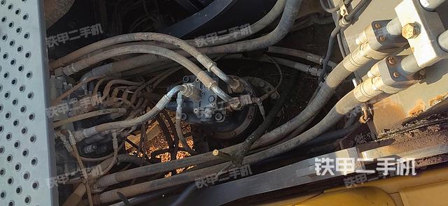 回转马达和主控阀（整机外观）