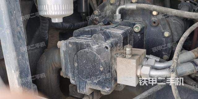 液压泵舱室正面整体（整机外观）