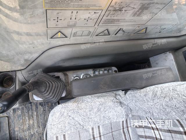 座椅右側(cè)控制臺(tái)/鑰匙門/油門/含右手柄（駕駛室部分）