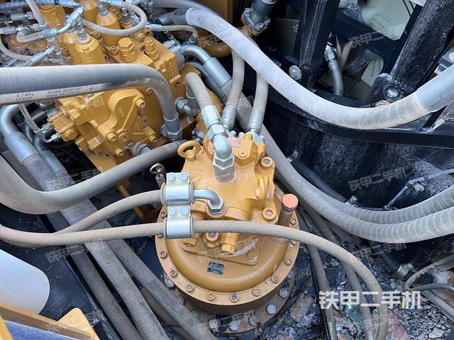 回转马达和主控阀（整机外观）