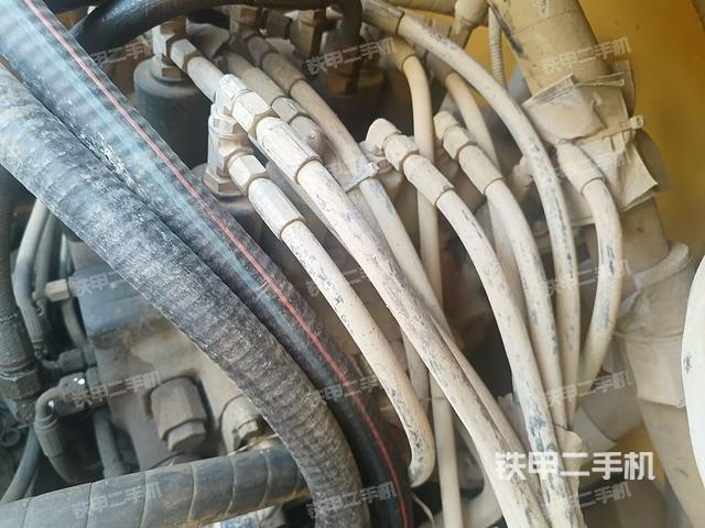 回转马达和主控阀（整机外观）