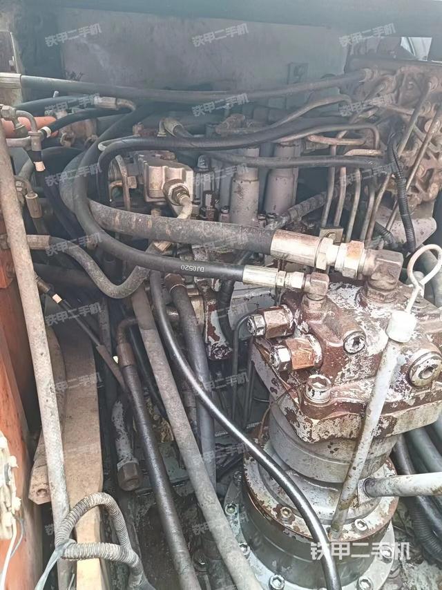 驾驶室顶部（整机外观）