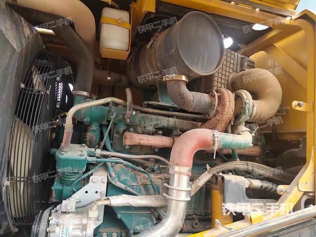 发动机右侧（整机外观及大件）