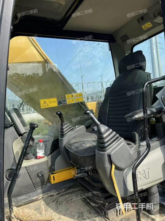 驾驶室顶部（整机外观）