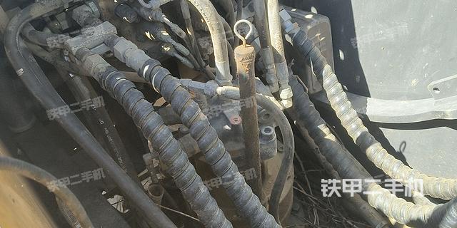 回转马达和主控阀（整机外观）