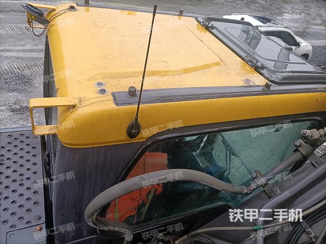 驾驶室顶部（整机外观）