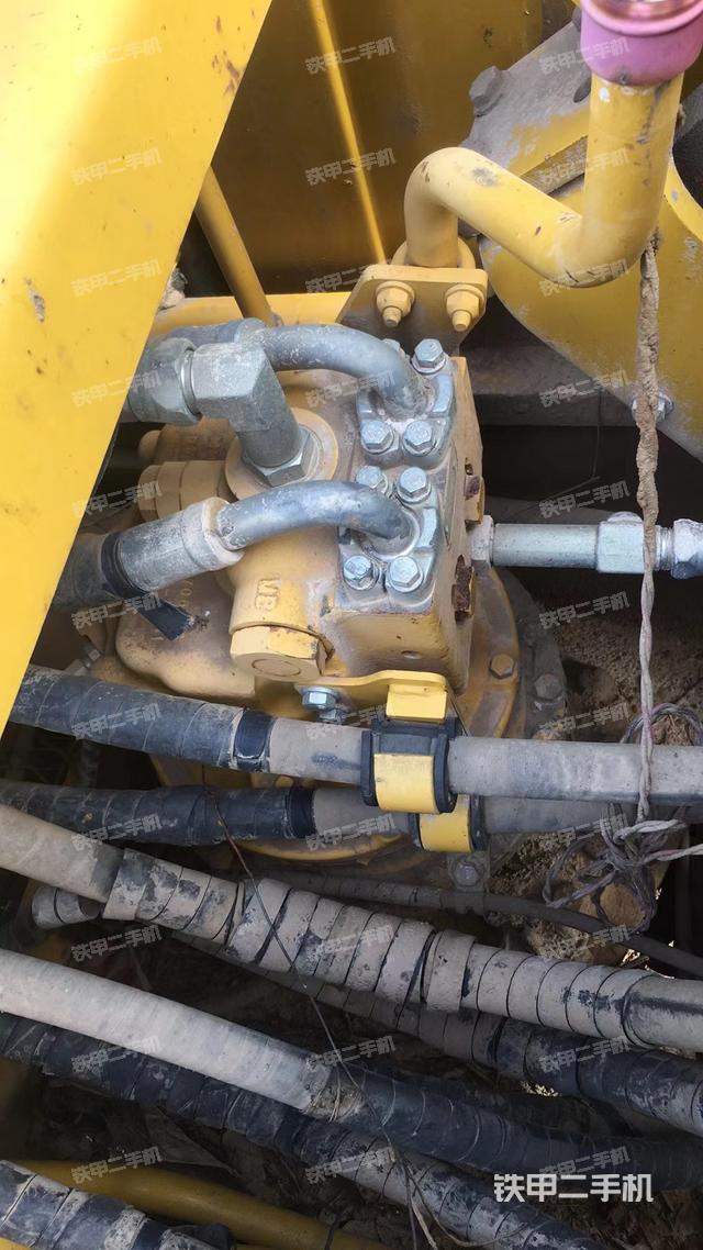 回转马达和主控阀（整机外观）