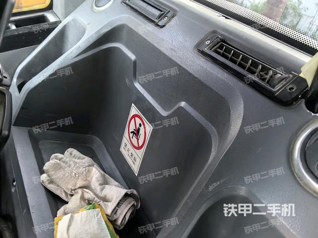 座椅后部(驾驶室部分) 座椅后部(驾驶室部分)