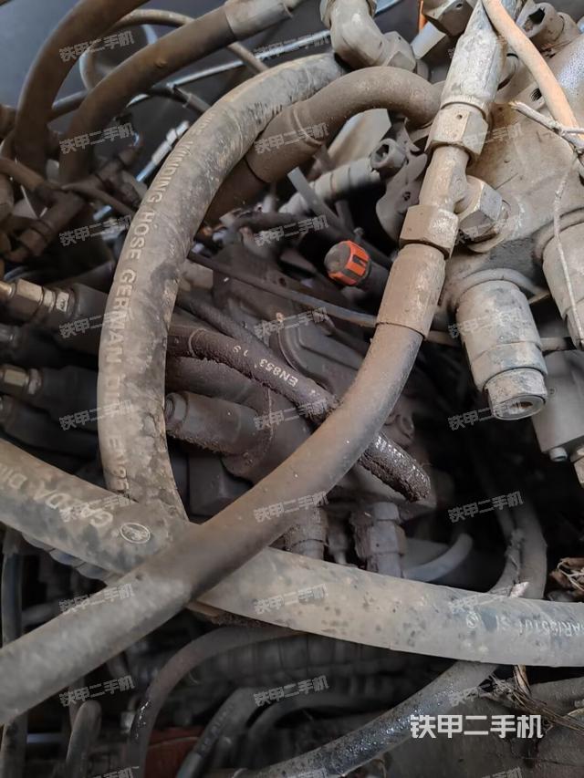 回转马达和主控阀（整机外观）