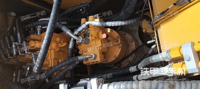 回转马达和主控阀（整机外观）