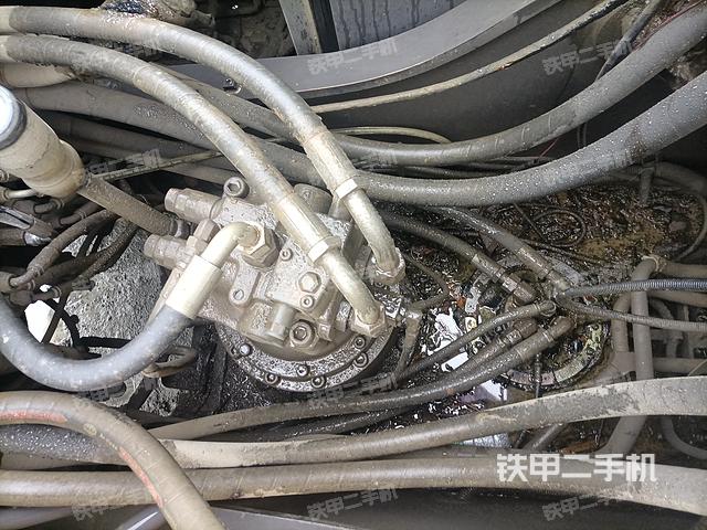 回转马达和主控阀（整机外观）