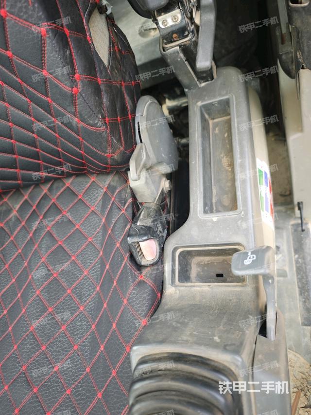 座椅左側(cè)控制臺/音響/含左手柄（駕駛室部分）