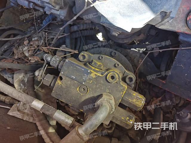 回转马达和主控阀（整机外观）