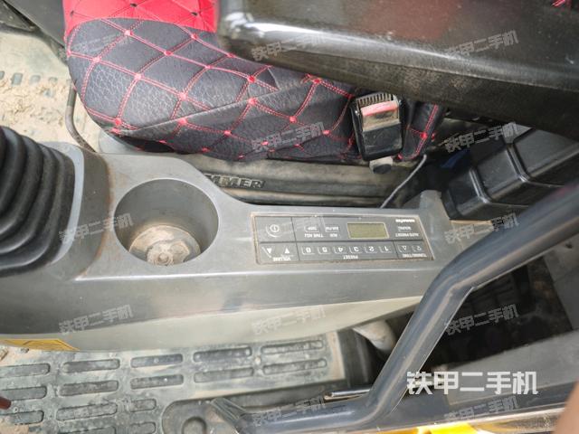 座椅左側控制臺/音響/含左手柄（駕駛室部分）