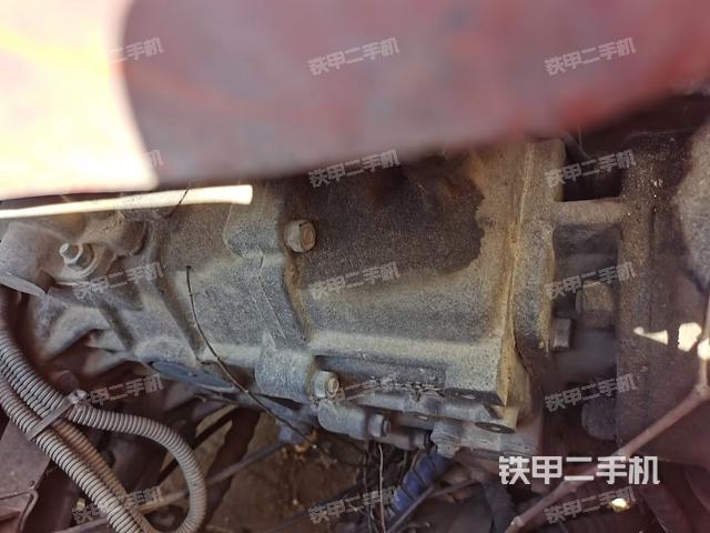 液压泵舱室正面整体（整机外观）