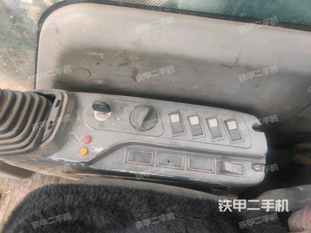 座椅左侧控制台/音响/含左手柄（驾驶室部分）