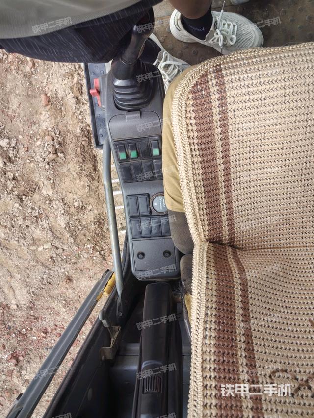 座椅左側控制臺/音響/含左手柄（駕駛室部分）