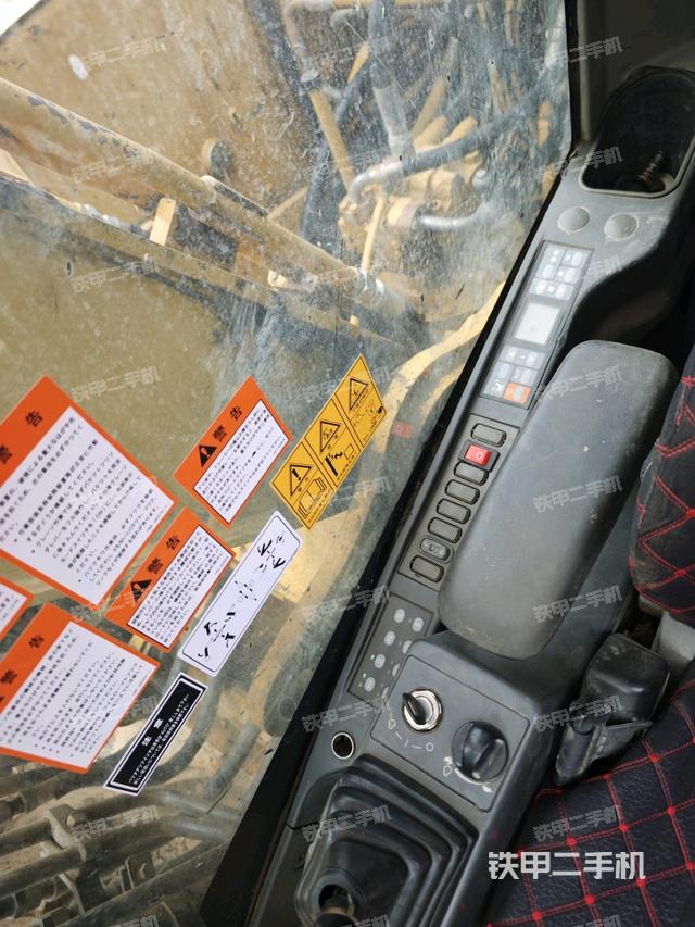 座椅右側(cè)控制臺/鑰匙門/油門/含右手柄（駕駛室部分）