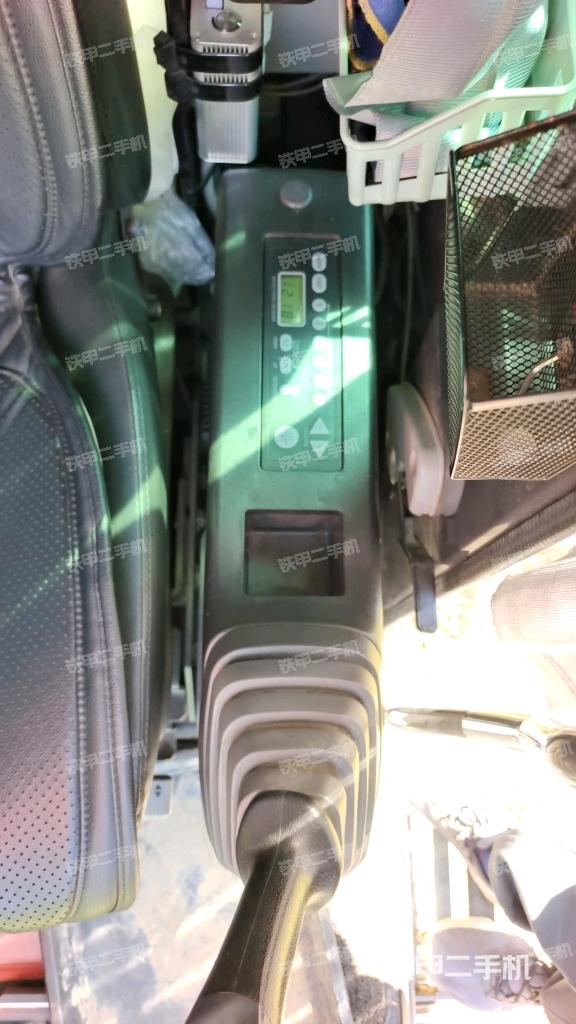 座椅左侧控制台/音响/含左手柄（驾驶室部分）