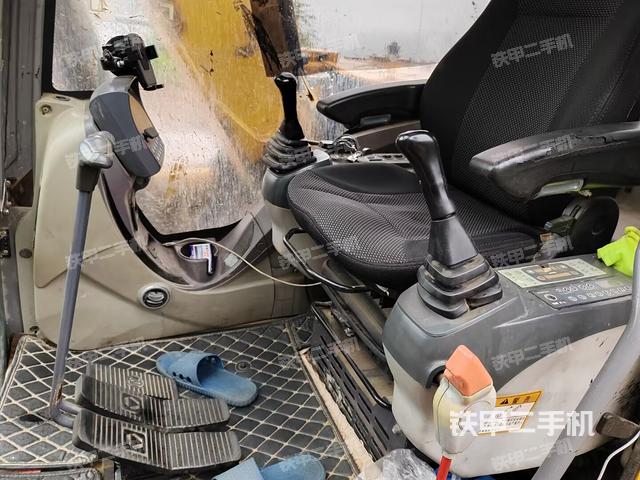 驾驶室整体（整机外观）