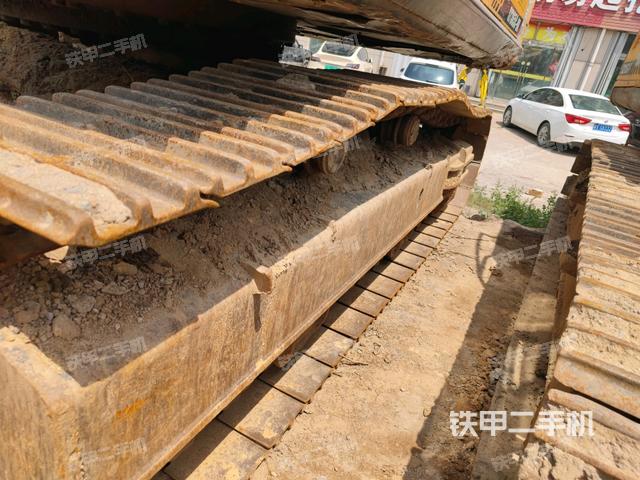 右側(cè)履帶整體(行走機(jī)構(gòu)) 右側(cè)履帶整體(行走機(jī)構(gòu))