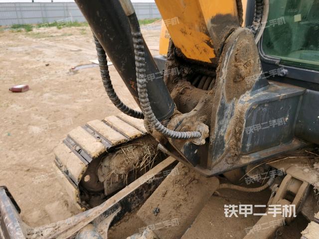 鏟斗右后整體(工作和回轉(zhuǎn)裝置) 鏟斗右后整體(工作和回轉(zhuǎn)裝置)