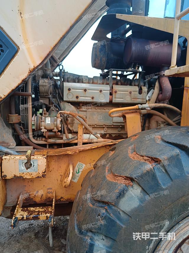 发动机左侧（整机外观及大件）