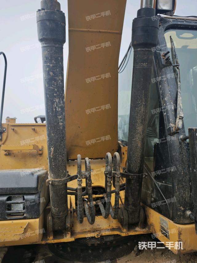 大臂油缸整體?豎拍（工作和回轉(zhuǎn)裝置）