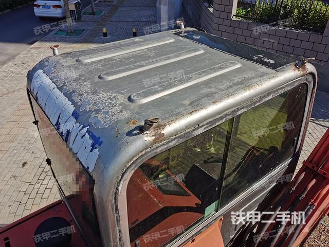 驾驶室顶部（整机外观）