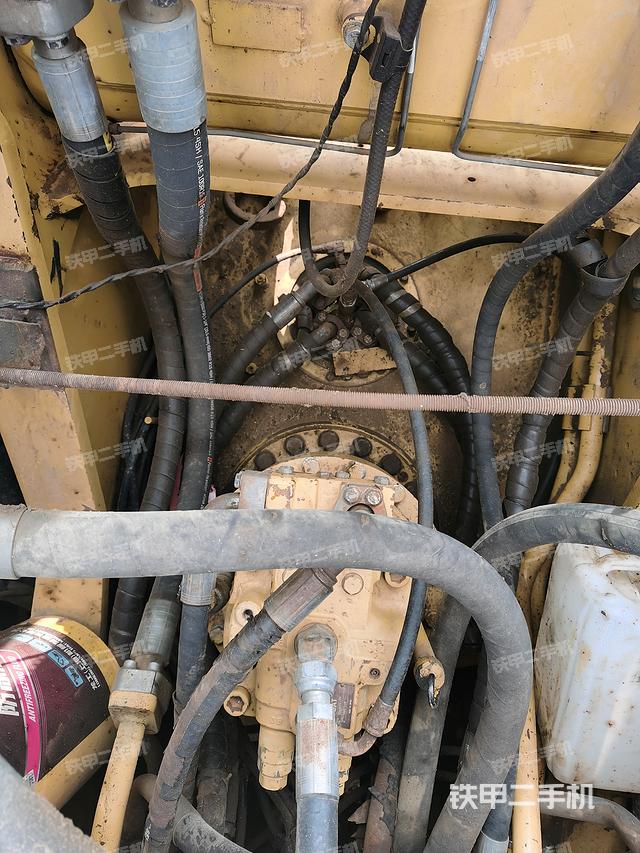 回转马达和主控阀（整机外观）