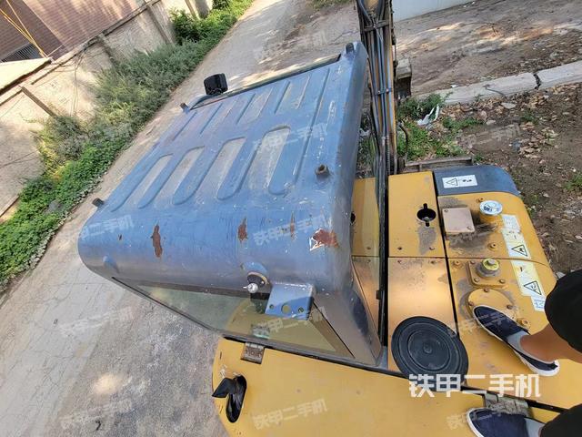 驾驶室顶部（整机外观）