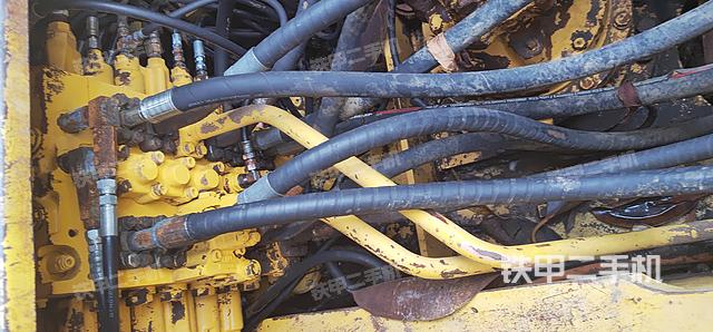 回转马达和主控阀（整机外观）