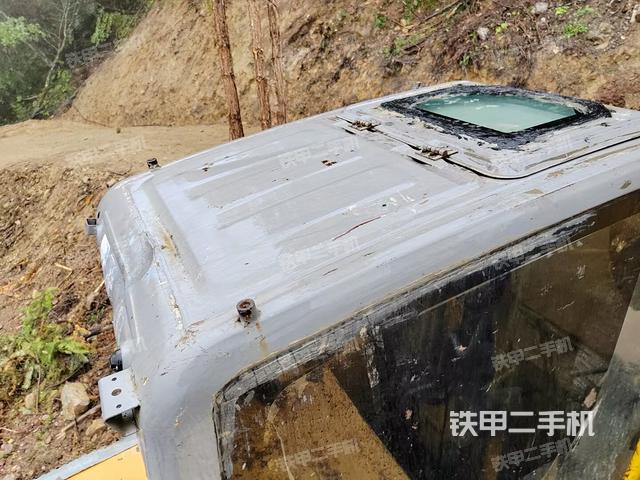 驾驶室顶部（整机外观）