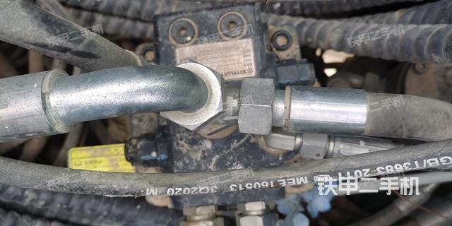 回转马达和主控阀（整机外观）