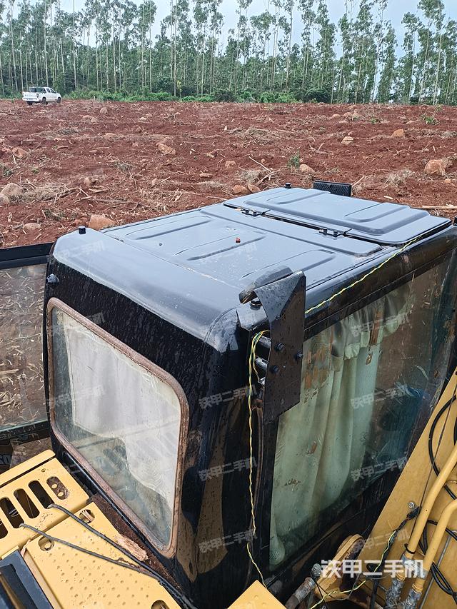 驾驶室顶部（整机外观）