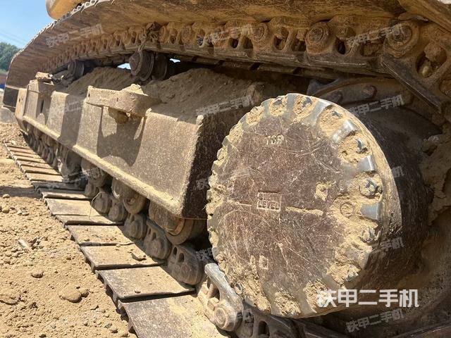 右驅動輪（行走機構）