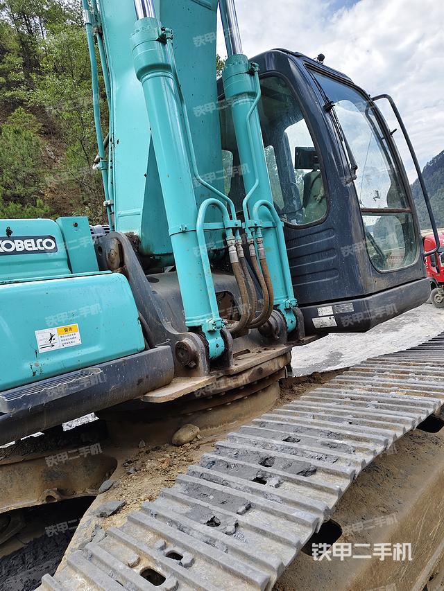 驾驶室顶部（整机外观）