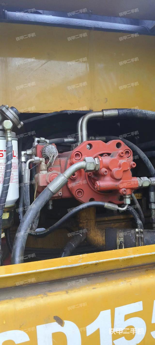 液压泵舱室正面整体（整机外观）